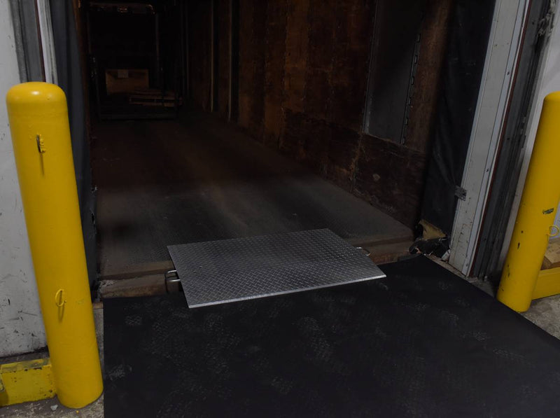 Vestil E-4830 Aluminum Economizer Dock Plate Usable 48 In. x 30 In. 3/8 In. Plate Thickness 4100 Lb. Capacity - view 4